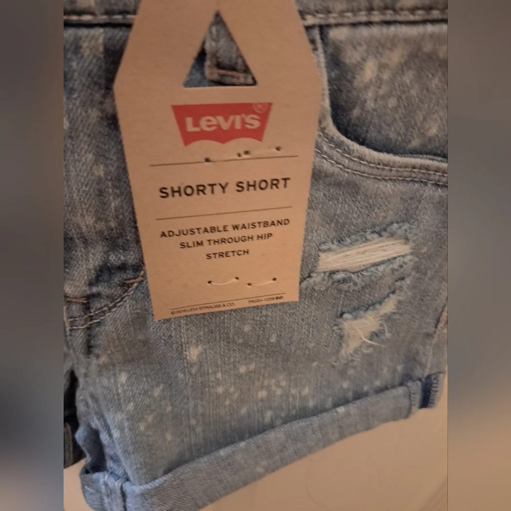 Girl's Levi's Shorty shorts NWT - Picture 3 of 5